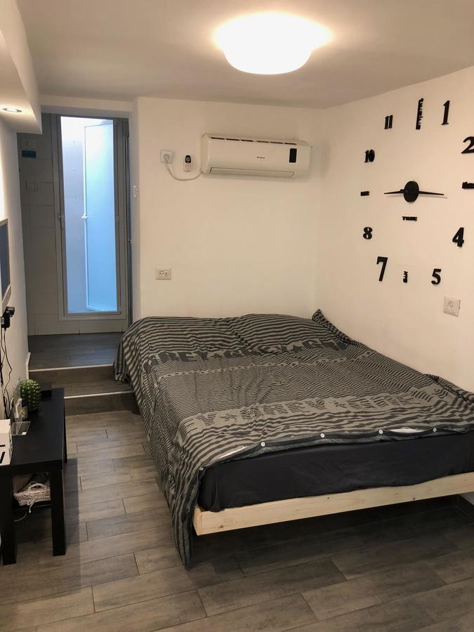 Stunning Studio By The Beach Тел Авив Екстериор снимка