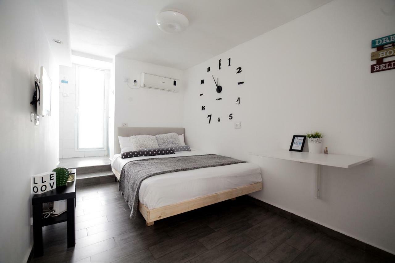 Stunning Studio By The Beach Тел Авив Екстериор снимка